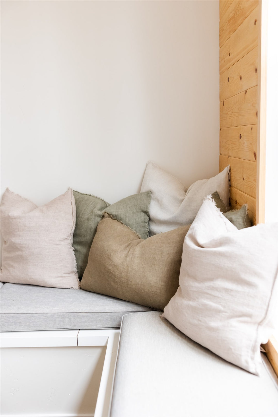 Lina Linen Pillow Fennel 16" x 24"