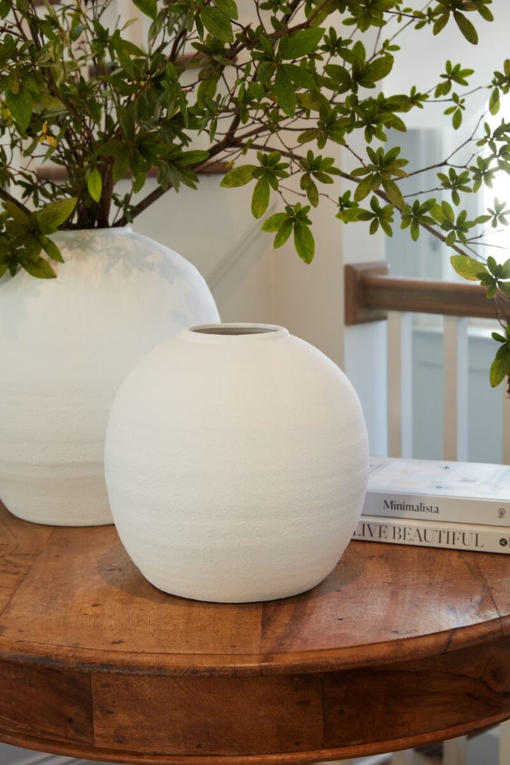 White Concrete Konos Vase, 4 Sizes